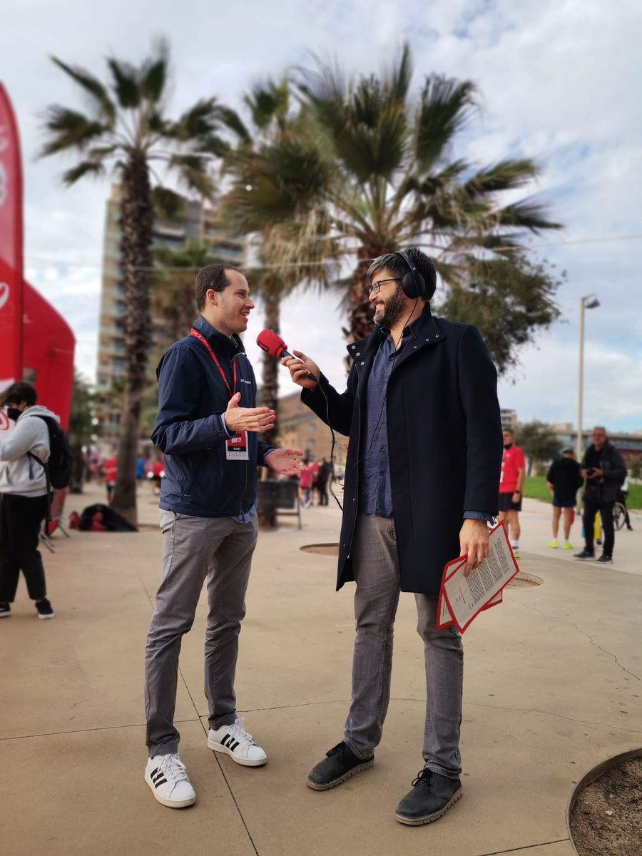 vialliure's tweet photo. 🏃 El dia de la #cursaRAC1 a Badalona, conversem amb el primer tinent d'alcade i regidor d'Esports, @JuanFernandezB

📻 https://t.co/jIMz4Nib1e https://t.co/1M4Jdv7QAV