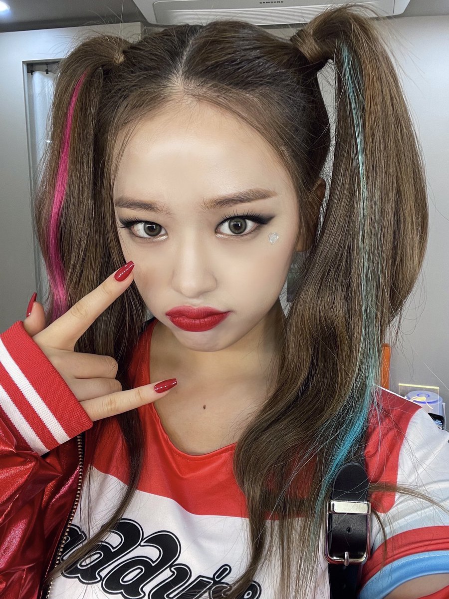 ARABIVE6's tweet photo. 211031 - 📸
تحديث حساب ستارشيب مع يوجين💙
#Yujin #StarShipGirls https://t.co/gpqiopAyqL