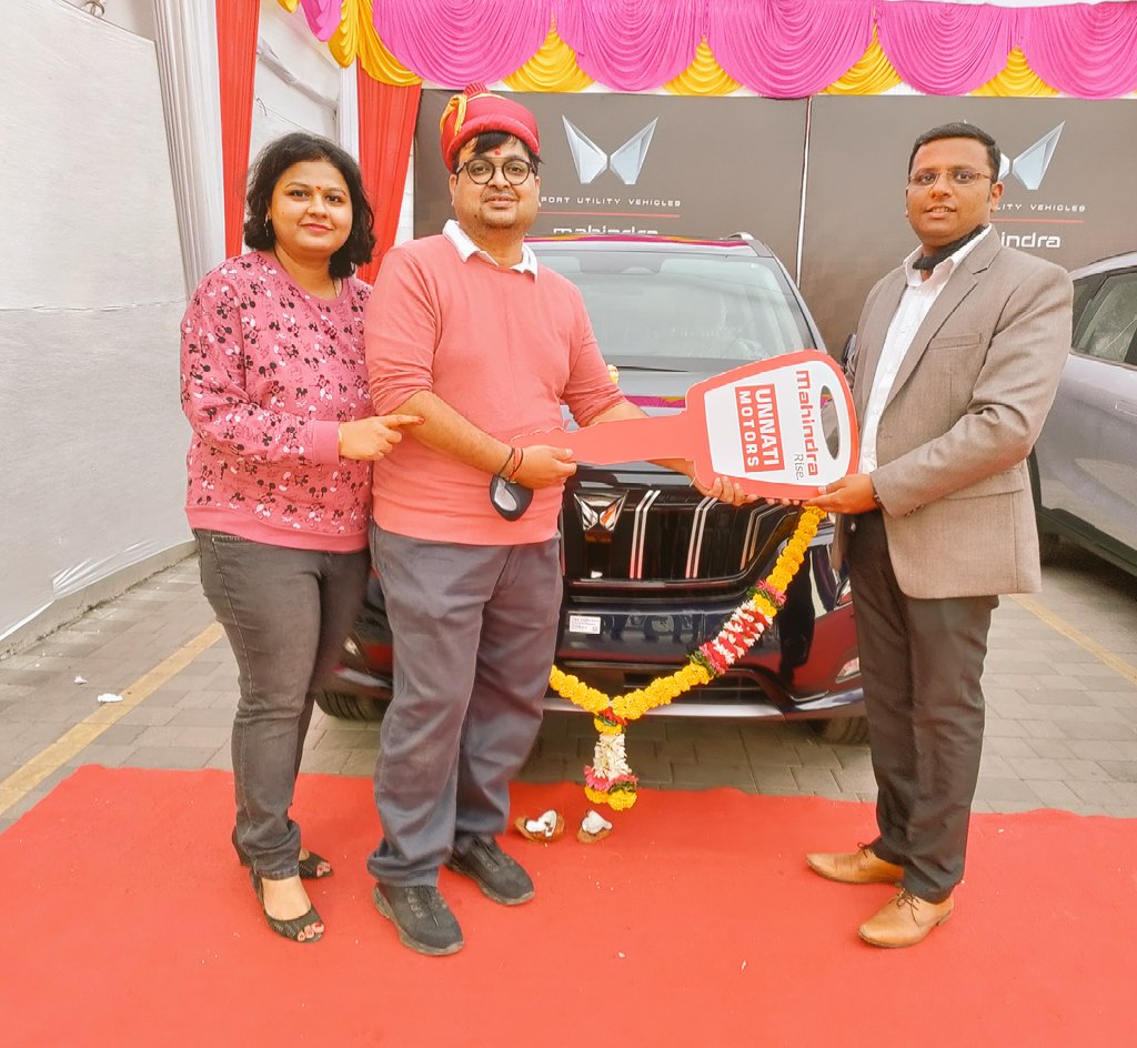 cooljk88's tweet photo. @xuv700 @XUV7OOexclusive @anandmahindra @MahindraRise Proud owners and first delivery of XUV700 AX7 in Pune. Class &amp; comfort coalesced with joy and delight. Thanks to Unnati Motors. https://t.co/REmi0TG3nM