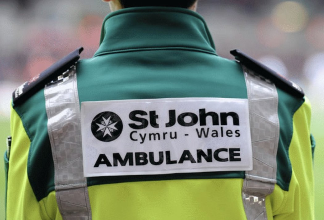 LlanelliHalf's tweet photo. โ ๏ธSAFETY REMINDERโ ๏ธ if you become unwell during your race or unable to finish don't worry! Head to the left hand side and flag down the sweep vehicle that will come and collect you.
#RunSafely #Safetyfirst #Runelli #StJohnCymru https://t.co/Ee6pJKP3pn