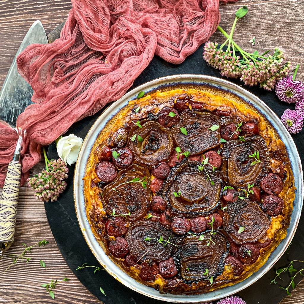 Brindisa's tweet photo. Manchego, Chorizo &amp; Onion Tarte Tatin brought to you by @zarskitchen! Such an easy and impressive one to make, featuring sweet onions cooked with butter, wine and stock.

You can find the full recipe on Brindisa's Instagram as it's too long for Twitter! https://t.co/MM9yMUgS3E https://t.co/N8LGQxYMSb