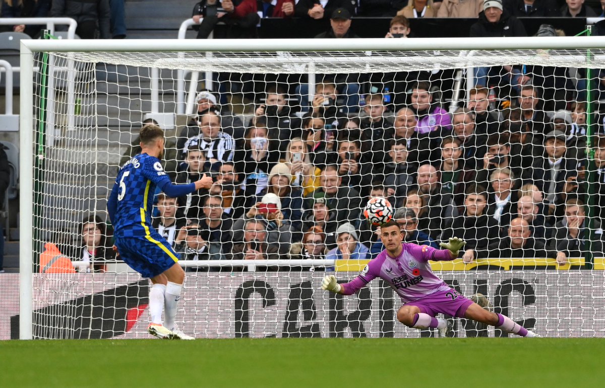 CarolRadull's tweet photo. Did you know that Jorginho is the first player in the history of the EPL to score 10 consecutive goals with all of them being penalties??
#TheGamePlan https://t.co/2pQHhUkuSe