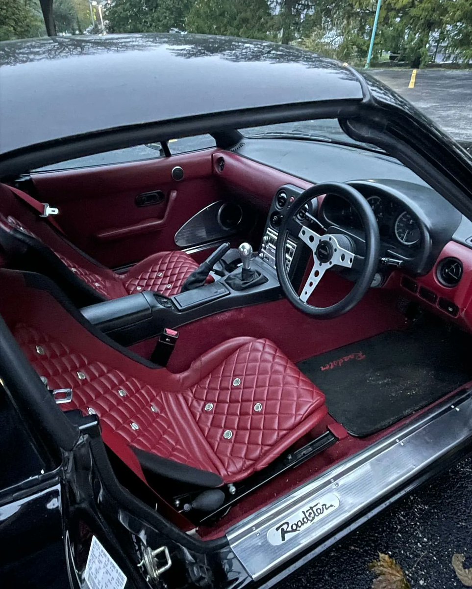 TopMiata's tweet photo. โค๏ธ IG: mx5militia #TopMiata #JDM #Mazda #Miata #MX5 #revlimiter #momoprototipo https://t.co/dOw3ziqteF