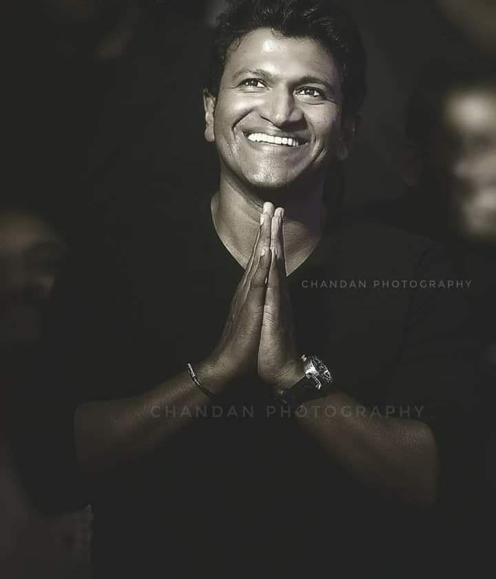 rajanna_rupesh's tweet photo. ನನ್ನ ವೈಯಕ್ತಿಕ ಕೋರಿಕೆ ಇಷ್ಟೇ
ಇನ್ನಾದ್ರೂ ಒಂದಷ್ಟು ಅಭಿಮಾನಿಗಳು ಫ್ಯಾನ್ಸ್ ವಾರ್ ಅನ್ನೋದನ್ನ ಬಿಟ್ಟು ಒಂದಾಗಿ ಪ್ರತಿಯೊಬ್ಬ ನಟರು ನಮ್ಮಕನ್ನಡಿಗರು,ನಮ್ಮವ್ರು
ಅನ್ನೋ ಭಾವನೆಯೊಂದಿಗೆ ಪ್ರೀತಿಸಿ,ಗೌರವಿಸಿ,ಅಭಿಮಾನಿಸಿ ಅನ್ನೋದಷ್ಟೇ ನನ್ನ ಕೋರಿಕೆ.
ಅಪ್ಪುಸಾರ್ ನಮ್ಮೆಲ್ಲರನ್ನು ಬೆಸೆದು ಹೋದರೇನು ಅನ್ನಿಸುತ್ತಿದೆ.
ಕನ್ನಡಕ್ಕಾಗಿ ಒಂದಾಗೋಣ🙏 https://t.co/DXFdkt0O1C