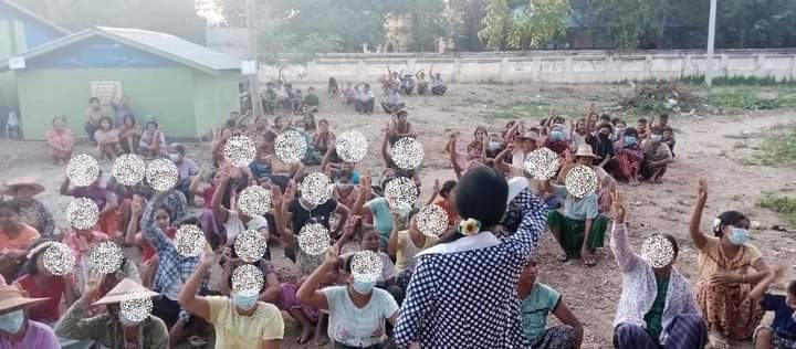 ChloeSian2020's tweet photo. "Freeze payments to Junta and save Myanmar" strike was marched by residents in #KanKone village, #Sarlingyi Township on today.(Oct 31)
#FreezePaymentsToJunta
#Oct31Coup
#WhatsHappeningInMyanmar https://t.co/ogkU4DaCuq