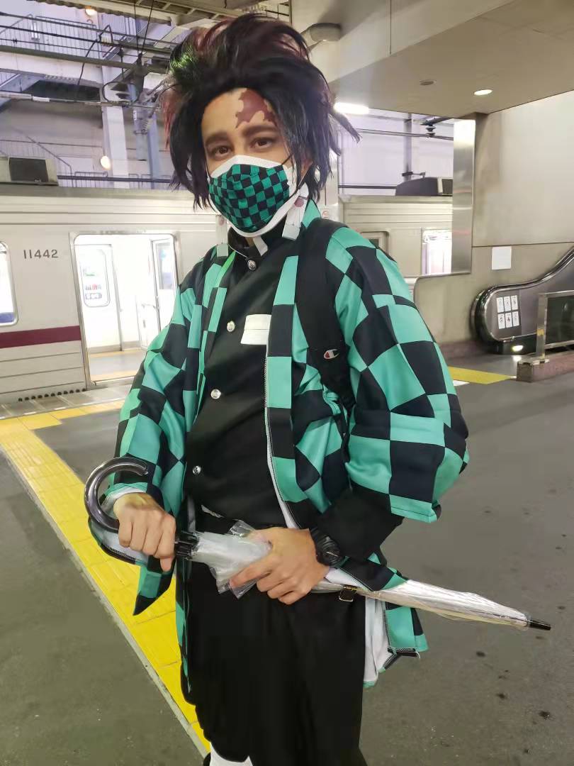 Lucky_rascal777's tweet photo. 水の呼吸
雨ノ型
傘を持ち！
Happy #Halloween!
#鬼滅の刃　#コスプレ
#cosplay  #ハロウィーン
#japan #日本 https://t.co/1EmzIjpYg4 https://t.co/uOKQY8QXXF