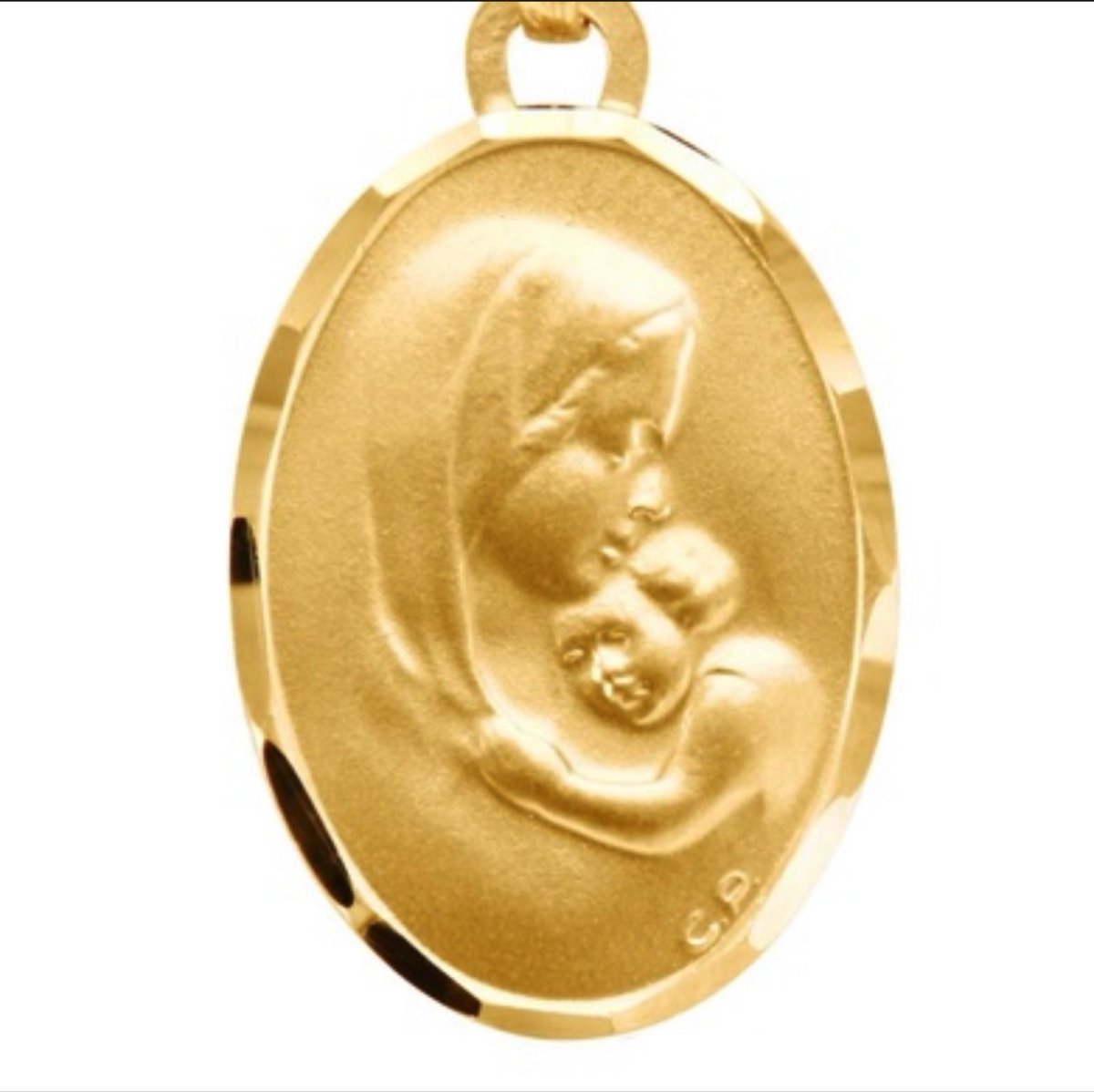 clairemrql's tweet image. Salut, on s’est fait agresse hier sur valenciennes. On m’a volé une chaîne de baptême à laquelle je tiens bcp. Elle est en or, je vous met une photo de ce à quoi elle ressemble à peu près, et au dos il est inscrit « Claire, 17/12/2003 ». Si vous la voyez en vente sur un site…