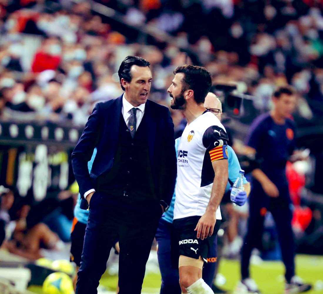 Domingortiz's tweet photo. Don José Luis Gayà Peña. 

Orgullo y valencianismo. Renuévenlo de una puñetera vez, @valenciacf.

🦇©️⚪️⚫️

#NiPor100 https://t.co/ms1pPZNqn8