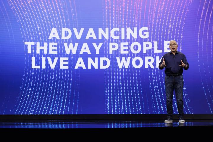 ijascur's tweet photo. '@HPE CEO Antonio Neri Says GreenLake Is ‘On Fire,’ Ups Forecast For Recurring Revenue' https://t.co/mkKLFuAuCe https://t.co/wT5ziZaW5h