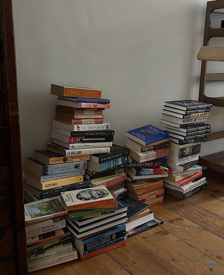 paledainty's tweet photo. imagine: living alone in your own apartment https://t.co/SnQZckaiqW