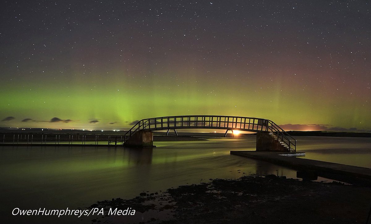owenhumphreys1's tweet photo. A few more from great  display of the Northern lights put on last night and into the early hours this at Belhaven bridge Dunbar #scotland #Aurora #weather @StormHour @NightLights_AM @VirtualAstro @pa https://t.co/i8i9LxRoCf