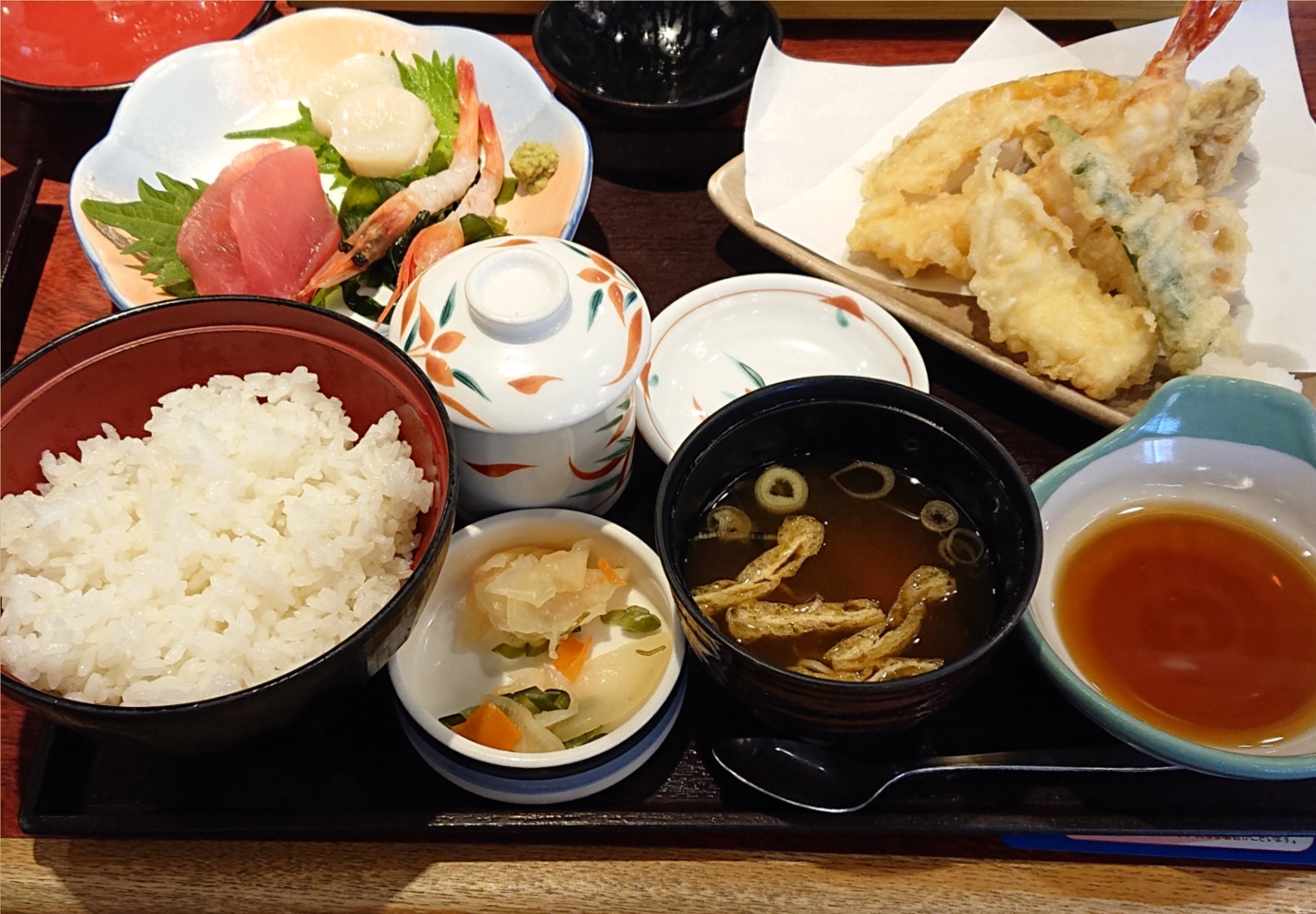 つかつか 投票行って外食してきました 今日頂いたのは 衣のついたアレでございます 選挙 家族で外食 T Co Hssdhysgoo Twitter