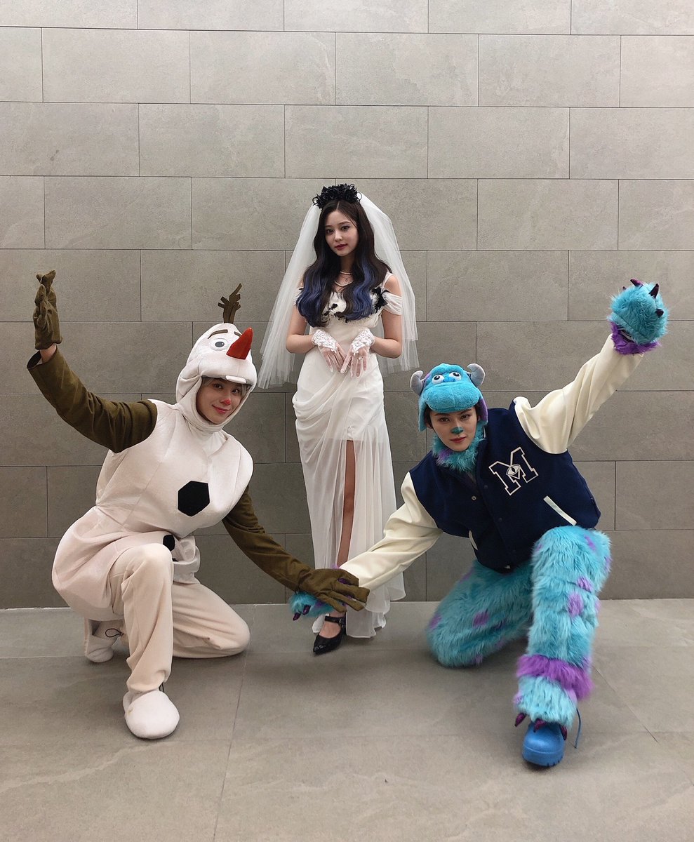 passionateminju's tweet photo. WooJuHo is so cute hahaha please the way Jungwoo and Lee Know dress cutely then there is cool Corpse Bride Minju looking scary. Plus, MuCore even called Minju, their “Maknae Princess” hahaha Maknae on top indeedㅋㅋㅋㅋㅋㅋㅋ https://t.co/noXWAK8DBu