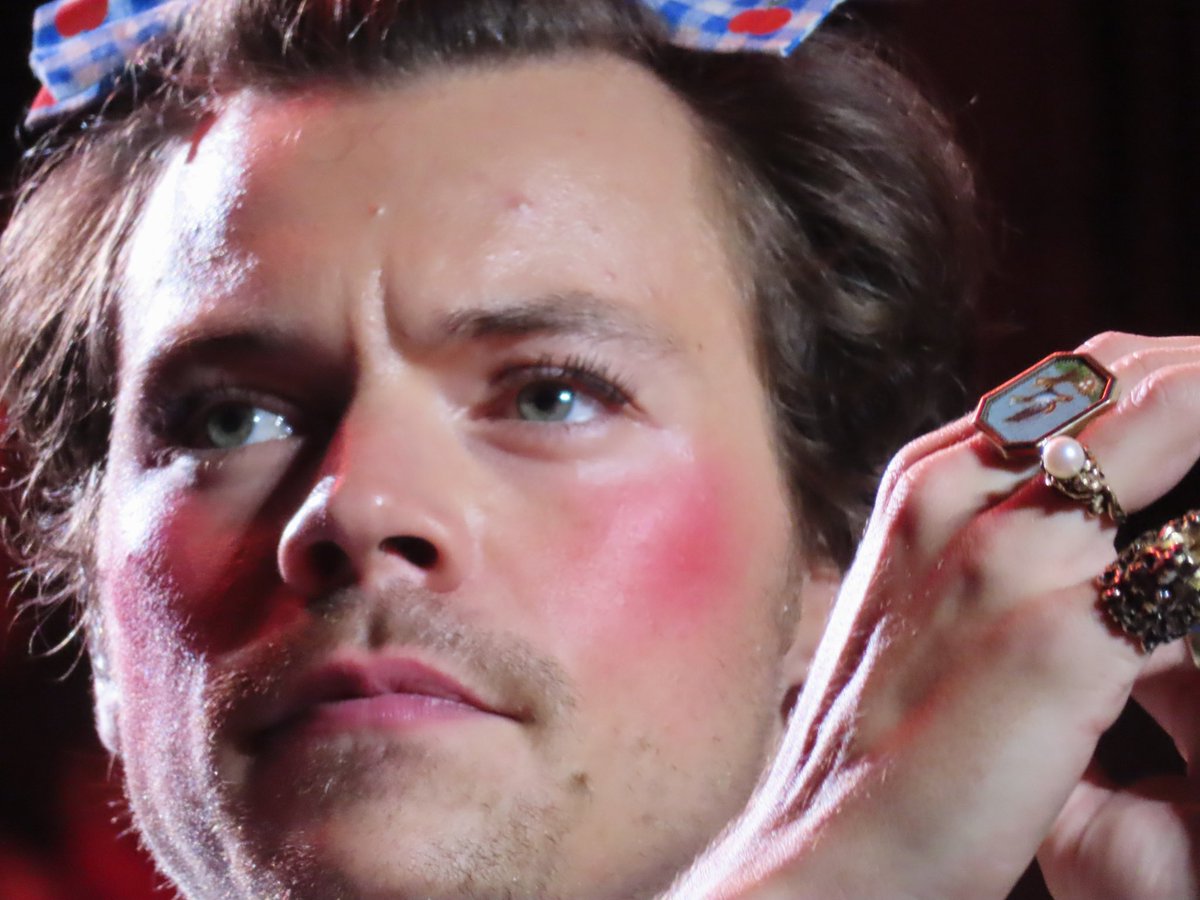HLDTour's tweet photo. Harry Styles, live from Harryween at Madison Square Garden.
#Harryween 🎃 
10.30.21 

📸: idkwitchrry https://t.co/C7KBcVgOHr