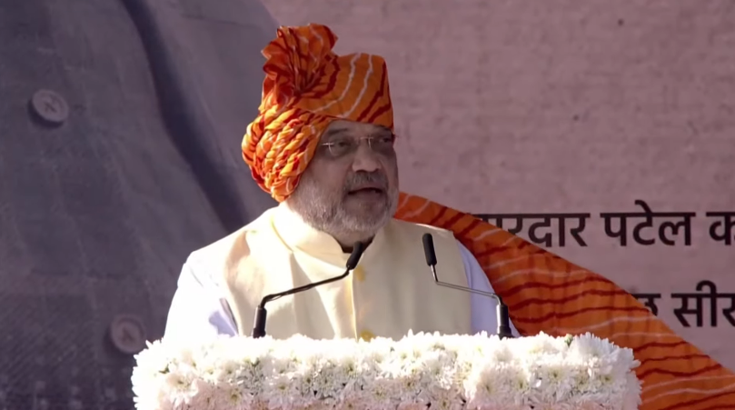 BJP4India's tweet photo. हरिवंश राय बच्चन जी ने सरदार साहब के लिए एक कविता लिखी थी- पटेल देश का निगहबान हैं, पटेल देश की निडर जबान हैं।

किसी भी बात को बेबाक तरीके से रखने में जरा भी झिझकते नहीं थें, इसलिए आज जब भारत माता अखंड स्वरूप  देख रहे हैं वो केवल और केवल सरदार जी के कर्म का ही नतीजा है। https://t.co/VRVfhUC2Ax