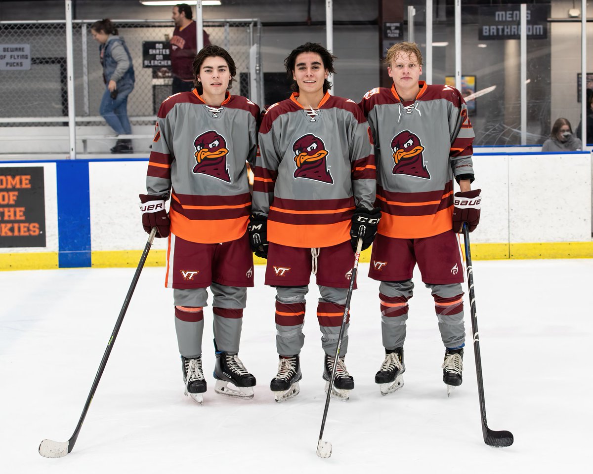 The boys move to 9-2 on the season after tonight's 6-3 victory over the Panthers from High Point. Your 3 stars:
⭐ Steven Roccia (2 🚨, 1 🍎)
⭐⭐ Neale Mercer (1 🚨, 2 🍎)
⭐⭐⭐ Dean Surgent (3 🍎)
#vthockey #acchl #acchockey #achamensd2 #gokies🏒