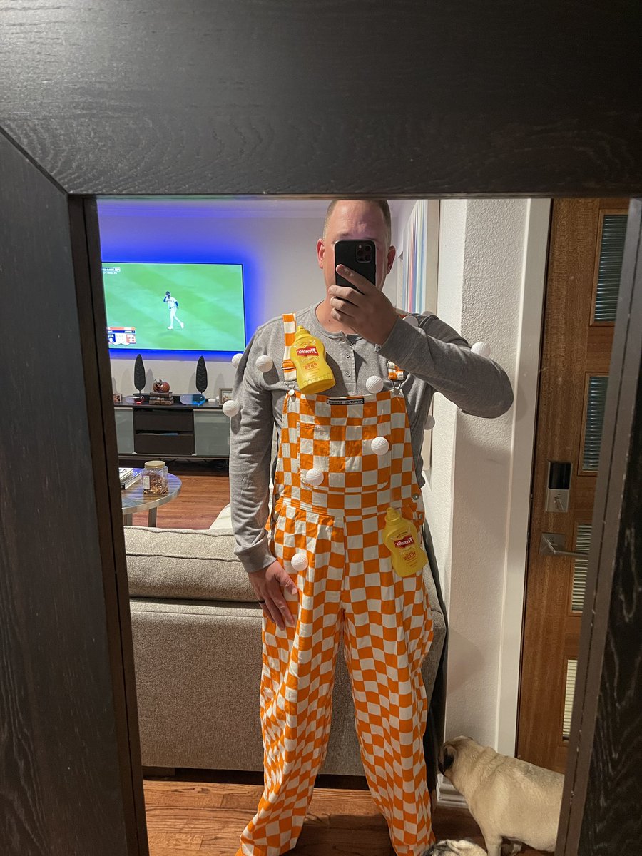 Rckytp74's tweet photo. If you know you know! #costumechangeup #gbo #vfl #govols🍊 #kiffin  @Lane_Kiffin https://t.co/YLt4t6Km78
