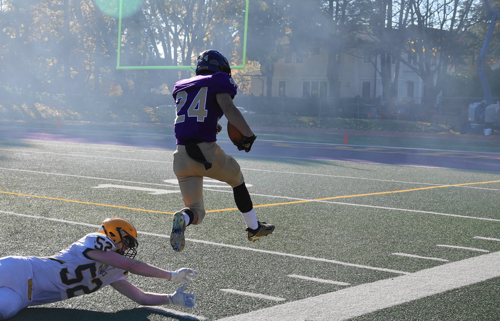 Irish blank South Delta behind Roberts' three-TD day, countdown begins to Archbishops Trophy clash as No. 1 VC set to host No. 2 Jugglers in 'Battle of Unbeatens!' tinyurl.com/vyr6djdh <a href="/BCHSFB/">BC HS Football</a> <a href="/VCIrishSports/">Vancouver College Athletics</a> <a href="/vcfootball/">VC Football 🏈</a> <a href="/SDSSSundevils/">@SDSSSundevils</a> <a href="/NDJugglers/">Notre Dame Regional Secondary</a> <a href="/langleyevents/">Langley Events Centre</a> <a href="/RichLamPhoto/">Rich Lam</a>