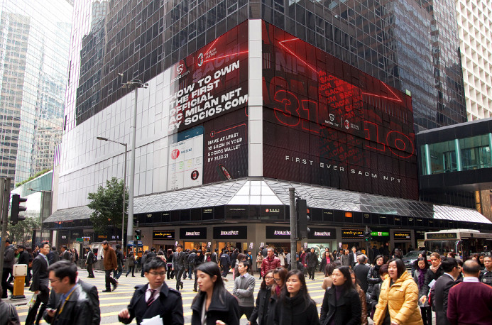 Chiliz_Swiss's tweet photo. I have also placed the @acmilan #NFT launch from today, 31.10.2021 in the streets of @Tokyo

We are #morethanafan and are proud to be part of @Chiliz x @socios 

NewsBoard: https://t.co/HjHjw3Z6pQ

#fantoken #nft #metaverse #nonfungible #nonfungibletokens #ACMNFT #chz #fantoken https://t.co/fa3wy5bQFU