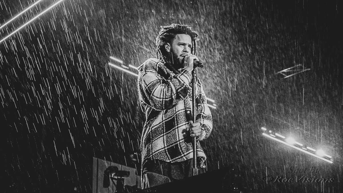 therealroemel's tweet photo. @RollingLoud J Cole performing in the rain was absolutely legendary https://t.co/zR9eQpYO8G