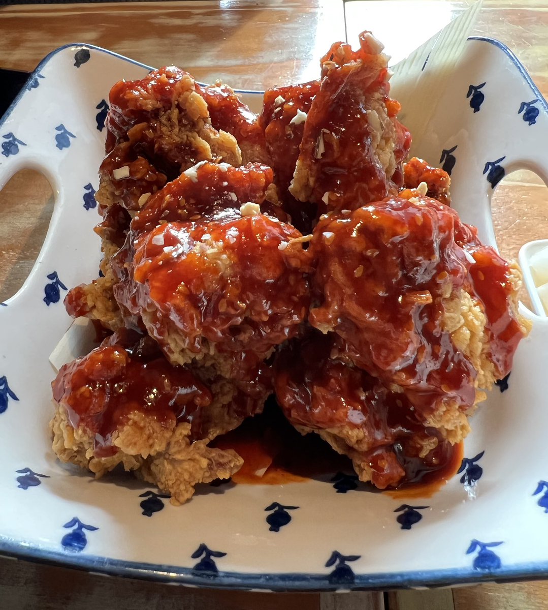 Kastar_D_Ezio's tweet photo. 安定の本場感🇰🇷
チキン多すぎる😇これでハーフ(笑)
#KOSF #コスフ #韓国 https://t.co/Rxuj8Q7vMK