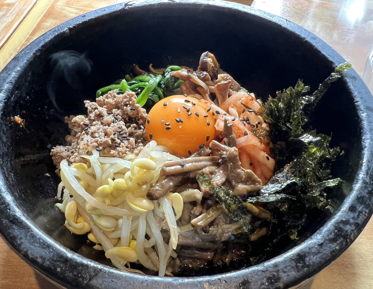 Kastar_D_Ezio's tweet photo. 安定の本場感🇰🇷
チキン多すぎる😇これでハーフ(笑)
#KOSF #コスフ #韓国 https://t.co/Rxuj8Q7vMK