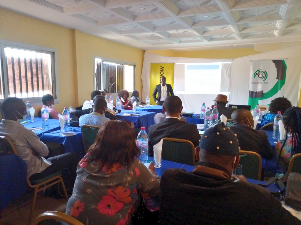 DefyhatenowWCA's tweet photo. La session inaugurale d'1 série d'ateliers 2 renforcement des capacités des formateurs/conseillers 2 la jeunesse du @Minjec00237 &amp; des leaders communautaires sur la mise en application du Guide pratique contre la diffusion des discours haineux de #defyhatenow se tient à Bafoussam https://t.co/YaAoR2HCqt
