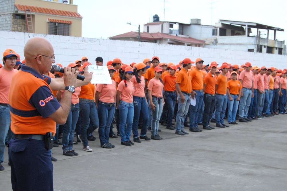 israeldimitrios's tweet photo. Si vuelve la #premilitar, también debería volver: la defensa civil, arborización, educación vial, escuela para padres y de más programas de participación estudiantil...o no?
#Machala #ElOro #Ecuador https://t.co/u0PwaVH1b1