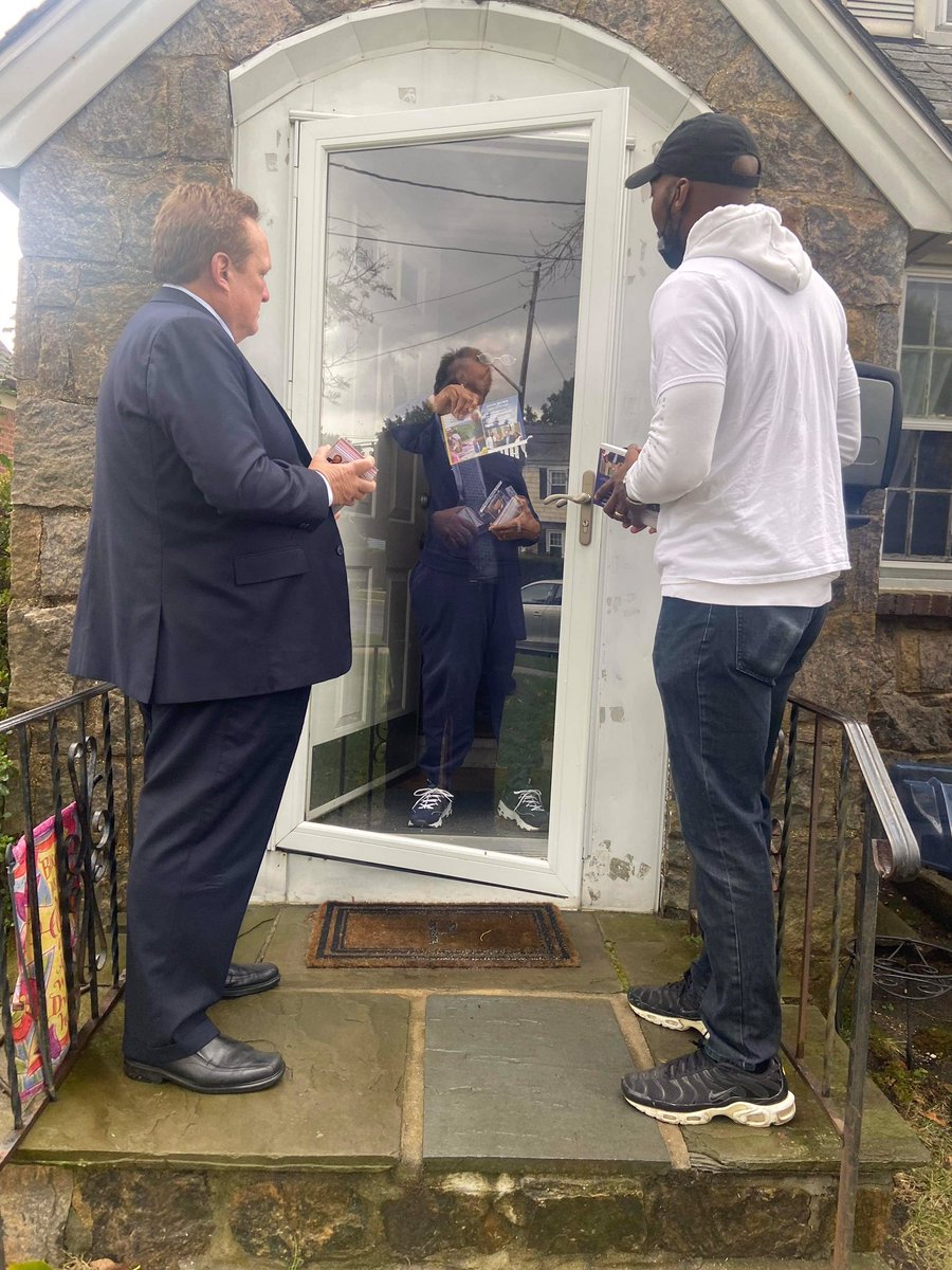 justin4nassau's tweet photo. Always a fun time in Uniondale where Saturday I attended the high schoolโs homecoming celebration before going door to door talking to voters with Hempstead Supervisor candidate @AbeloveJason. #uniondale #bluenassau #voterowaalltheway https://t.co/LcQgjHPdu4