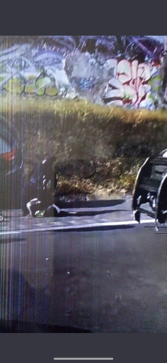 Lu_LoAguilar's tweet photo. @Angie_cinnamon Lo tuvieron abajo y después lo subieron a la camioneta de nuevo ellos le dispararon abajo https://t.co/ap7KWwM3bP
