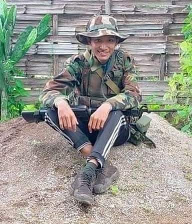 ro_salam1's tweet photo. #Rest_In_Peace bro
Ko Hein Thiha Aung,(21) years old, who was studying at Myin Chan University Zoology Second Year, died yesterday 30th Oct 2021,in a fight against the fascist army.
#Source_Fb_RFANews_BurmeseVersion.
#YoumgManDied 😢
#WantDemocracy
#WhatsHappeningInMyanmar https://t.co/uMzm0hYG41
