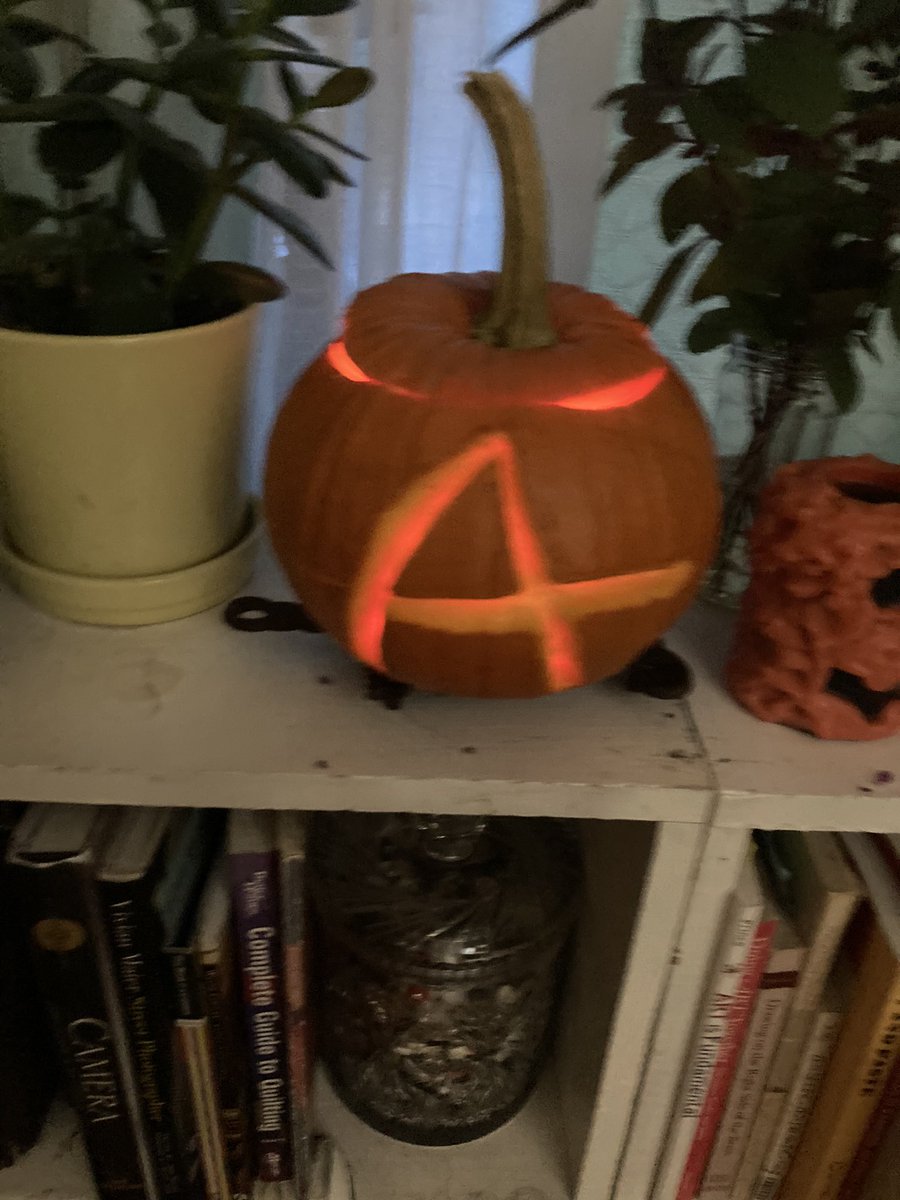 pllasfanpage's tweet image. Happy Halloween! #pllas #PrettyLittleLiars