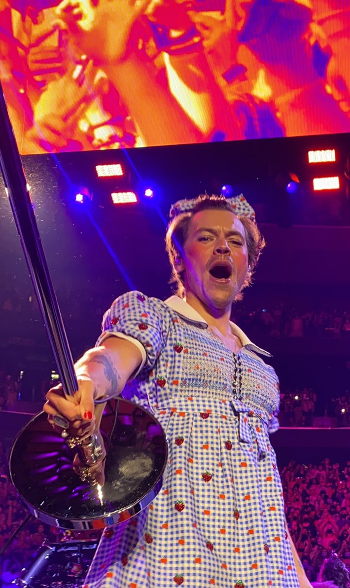 ୨୧ h&l daily (@daiiylarry) on Twitter photo 