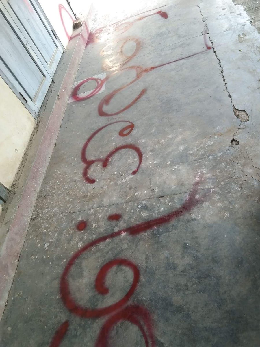 PhooPPKyaw's tweet photo. “We only want democracy education”

BEHS students in #Monywa Tsp staged a protest by spraying red paint to overthrow the Fascist education.
#FreezePaymentsToJunta   
#Oct31Coup  
#WhatsHappeningInMyanmar https://t.co/2GZAOlDib2