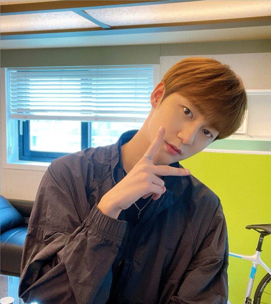 KNKOfficial220's tweet photo. 오늘의 큰큰이들😄
🌹🌻❤ 

#크나큰 #KNK
#지훈 #동원
#인성 #희준 https://t.co/vdV3XbuqyD