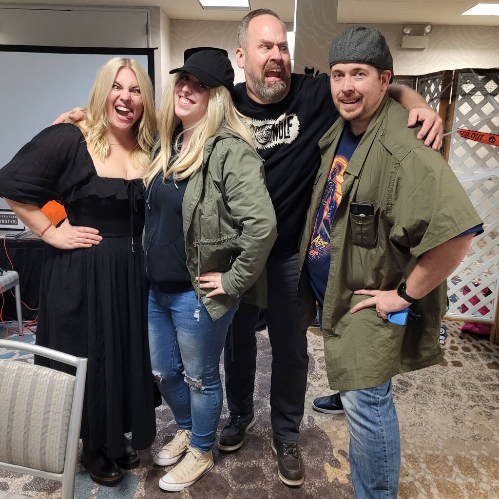 ironbiohazard03's tweet photo. THANK YOU to @notconhalloween for throwing an AWESOME event this weekend. It was such a pleasure meeting @scoatesy @dooder3 and thank you guys for contributing to the amazing Resident Evil community!!!
 #notconhalloween #notcon #residentevil #residentevi… https://t.co/fIa22Tknnj https://t.co/ySGKxqDld3