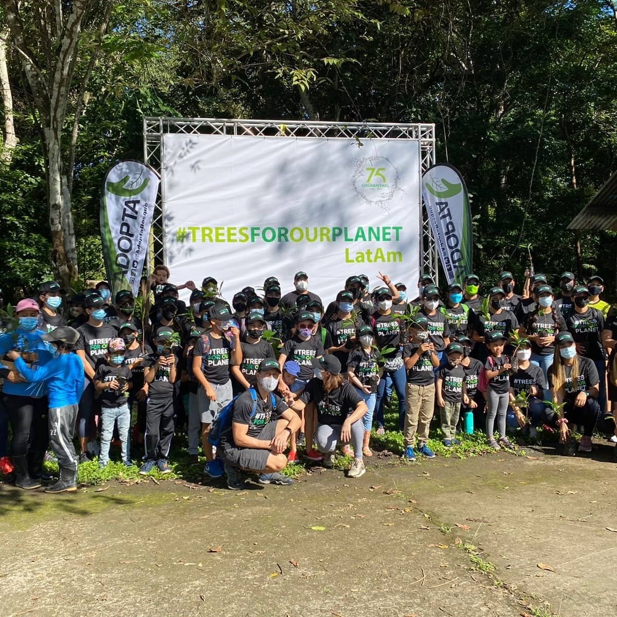adoptabosque's tweet image. Hoy sábado en alianza con la Empresa Grünenthal nos unimos a su iniciativa de reforestación #TreesForOurPlanet.
Y en apoyo al Programa Nacional de Reforestación #PNR 
Parte de las celebraciones por el 75 aniversario de Grünenthal se Jam comprometido a plantar 7.500 árboles