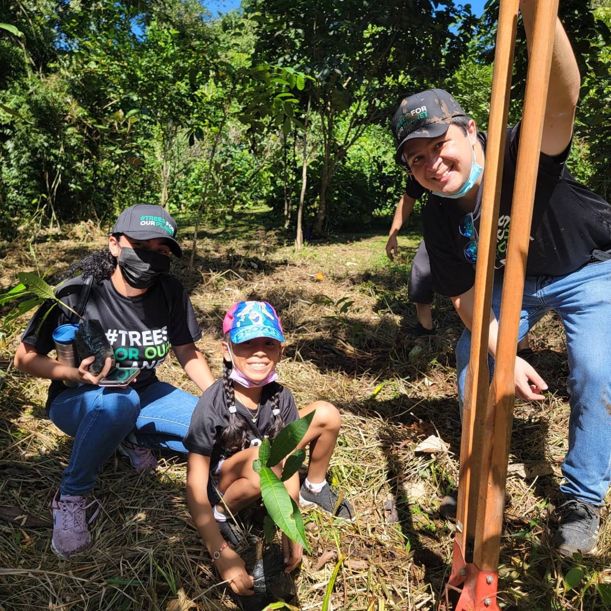 adoptabosque's tweet image. Hoy sábado en alianza con la Empresa Grünenthal nos unimos a su iniciativa de reforestación #TreesForOurPlanet.
Y en apoyo al Programa Nacional de Reforestación #PNR 
Parte de las celebraciones por el 75 aniversario de Grünenthal se Jam comprometido a plantar 7.500 árboles