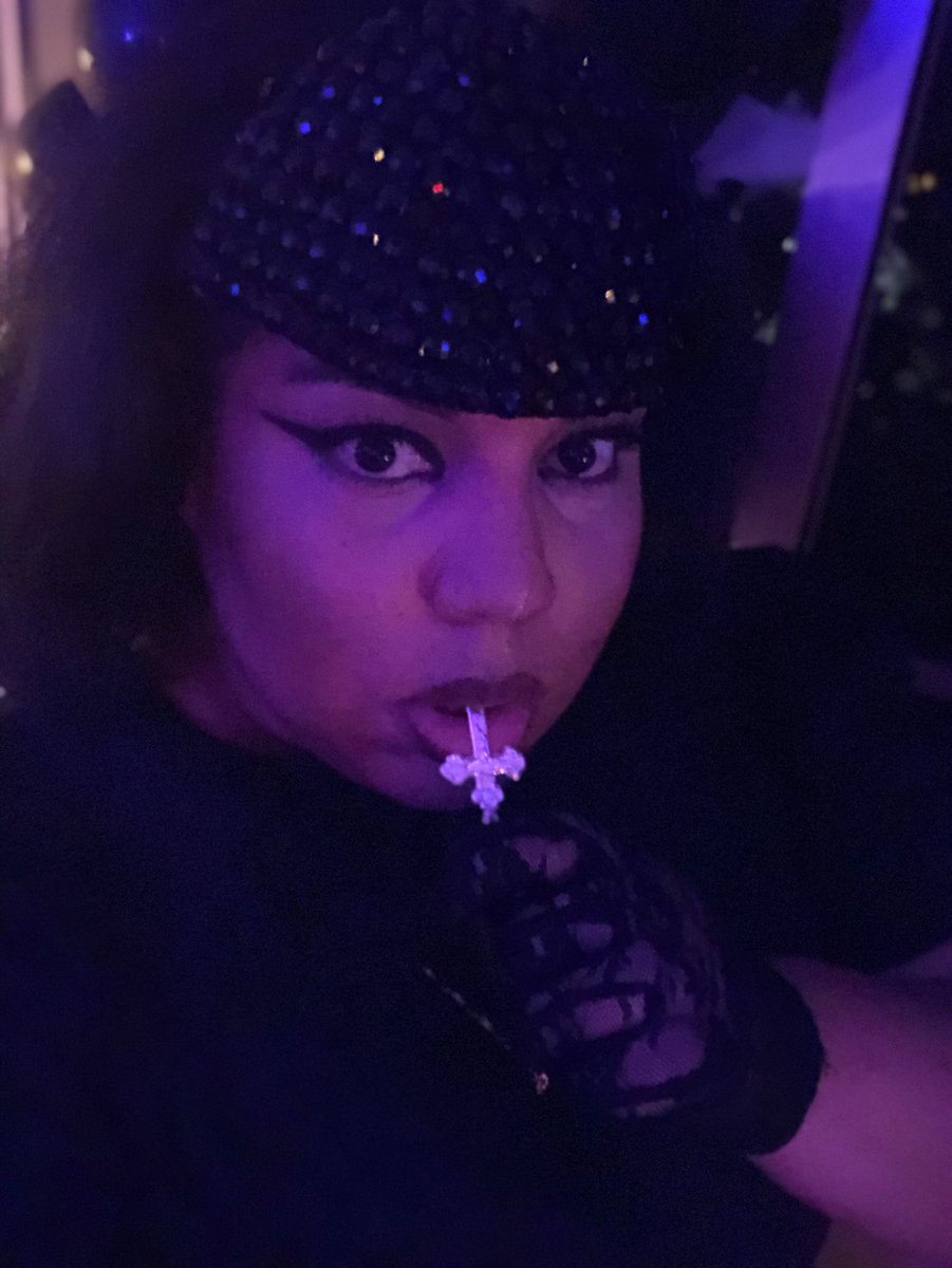 teconcori's tweet photo. Of course I had to do this Britney serve for Halloween https://t.co/k7c0Q4swlQ