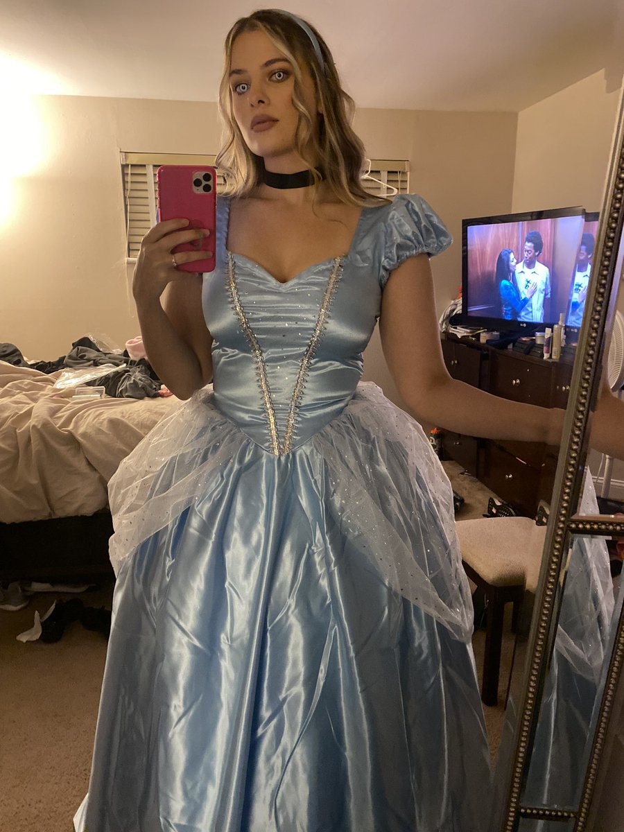 tabithaaJ's tweet photo. Happy Halloween 🎃 https://t.co/poVllOYzMp