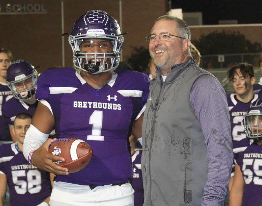 BoerneStarSport's tweet photo. Congratulations to Boerne High quarterback Rashawn Galloway who became the Greyhounds' all-time passing leader. Galloway has 7,841 career passing yards and broke the record that was held by Brooks Klutts who had 6,449 yards when he graduated. https://t.co/duSK97QeKO