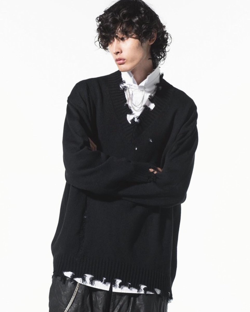 syte_etys's tweet photo. 【New arrival】★7G Bulky Wool Damage V neck Pullover ★broad cut off shirt ★tassel broach★sheep leather DrawString Pants
皮パン白シャツダメージVネックこれだけで冬アウターを完全制覇
#theshopyohjiyamamoto
#yohjiyamamoto
#yohjiyamamotopourhomme
#ys #syte #damageknit #leatherpants https://t.co/id2QqgDaZK