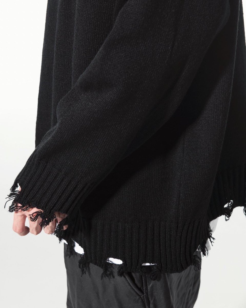 syte_etys's tweet photo. 【New arrival】★7G Bulky Wool Damage V neck Pullover ★broad cut off shirt ★tassel broach★sheep leather DrawString Pants
皮パン白シャツダメージVネックこれだけで冬アウターを完全制覇
#theshopyohjiyamamoto
#yohjiyamamoto
#yohjiyamamotopourhomme
#ys #syte #damageknit #leatherpants https://t.co/id2QqgDaZK