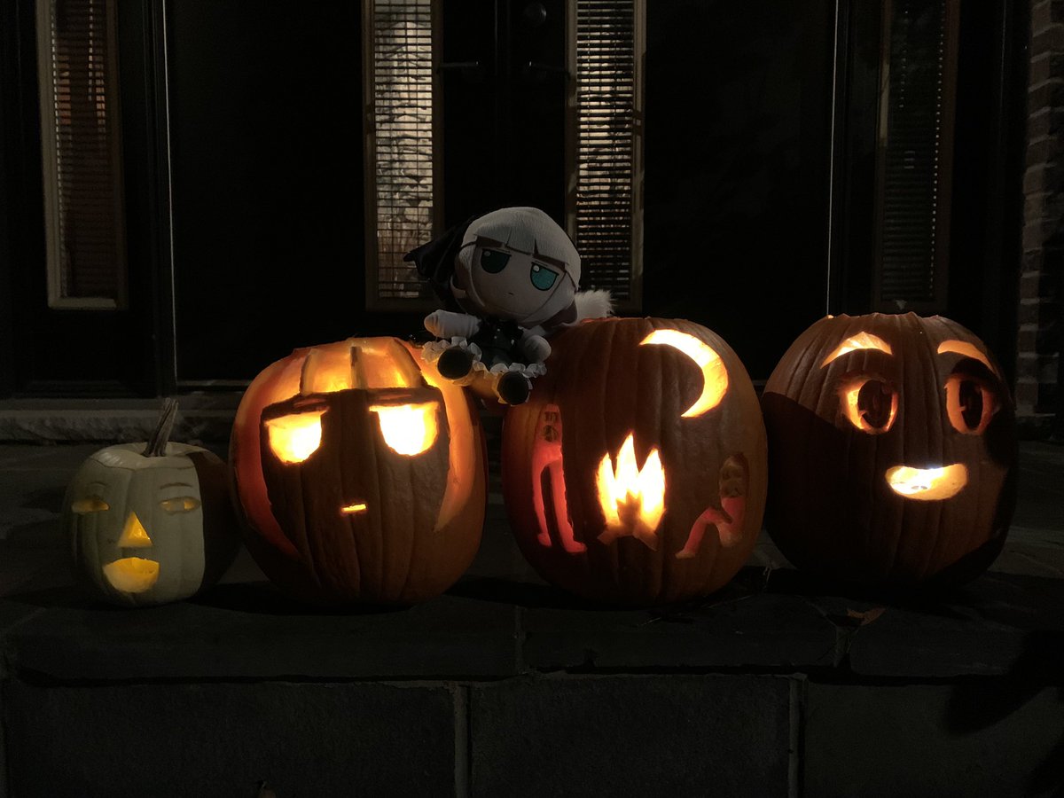 casuallobster's tweet photo. Fumo Halloween https://t.co/6M1n75aDJl