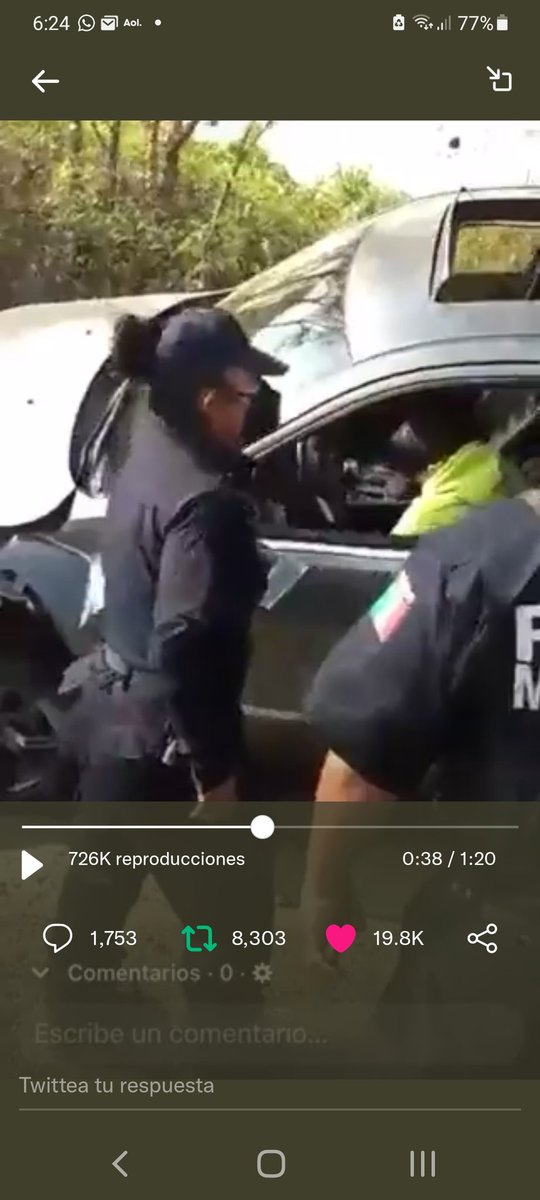 Daiskesu's tweet photo. La muerte Octavio necesita justicia, en la escena al menos 15 policías preocupados por revisar dentro de la camioneta &amp; tomando fotos, dentro del auto el que requería ayuda en medio de la agonía. 
&amp; Encima de todo Alfredo sacando cara por estos pndjos.

 #JusticiaParaBenito https://t.co/WreS9nkkSn