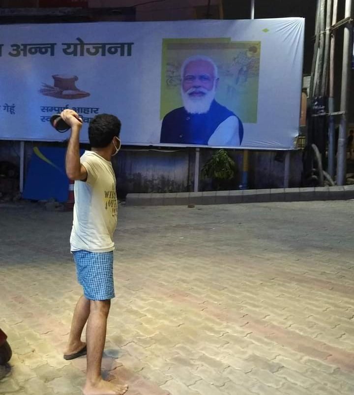 Anti_CAA_23's tweet photo. Modi Fights against us to Save Capitalism...🤦🏽‍♂️

RT 🔄 if You Agree!

#Modi_Burns_India https://t.co/kJfCtWeTO5