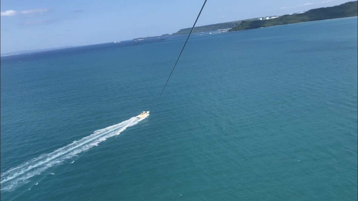 riyomama722eri's tweet photo. 初パラセーリング🚢

1枚目はstaffが撮ってくれた❣️
2枚目は空から🌊

オプションで100Ｍ追加して
正解🙆‍♀️🎶

#海中道路沖
#ブルーラグーン沖縄
#パラセーリング
#シーサーパラセーリング https://t.co/KguIVz1Add