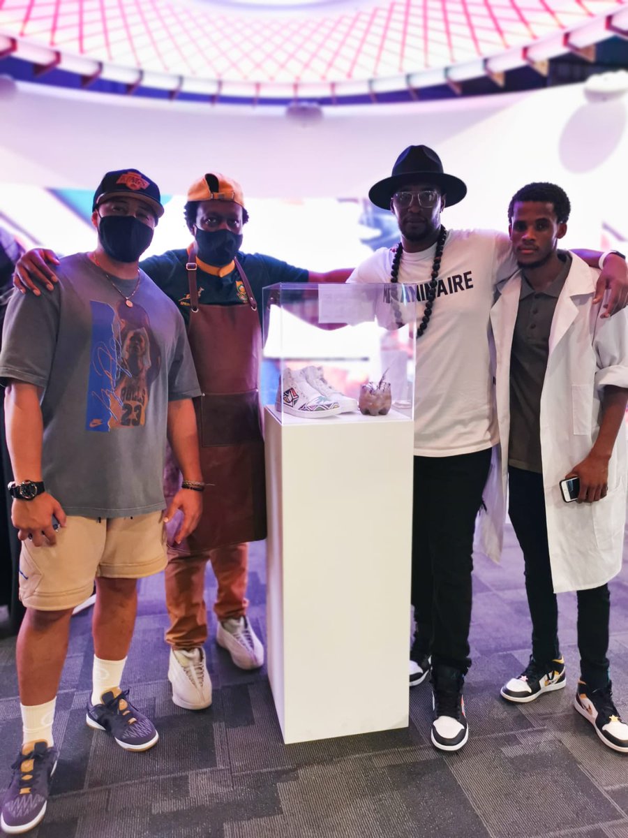 Ayashisaamateki's tweet photo. AYASHISA AMATEKI @ the Dubai World Expo, #World peace #ayashisaamateki https://t.co/IHyQnQ5K2x