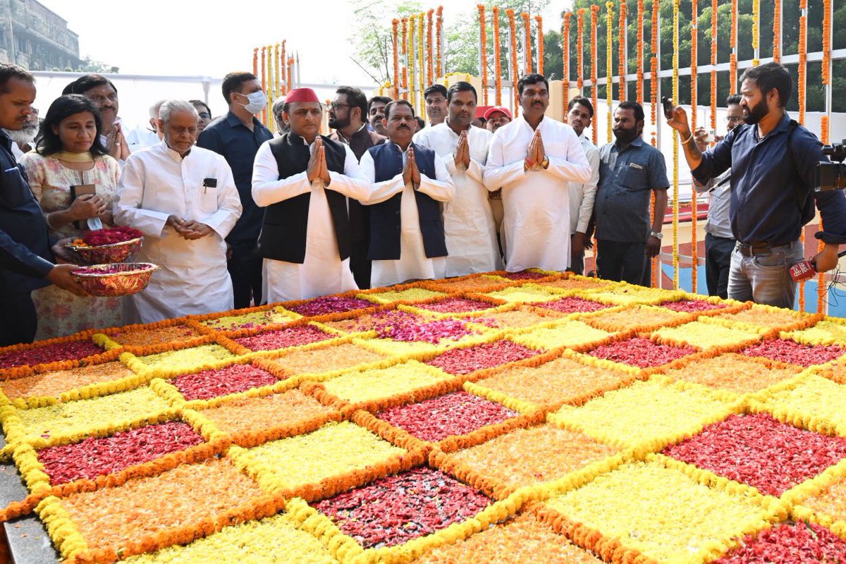 yadavakhilesh's tweet photo. महान समाजवादी विचारक व शिक्षाशास्त्री आचार्य नरेन्द्र देव जी की जयंती पर शत-शत नमन। https://t.co/7yImPJL1tO