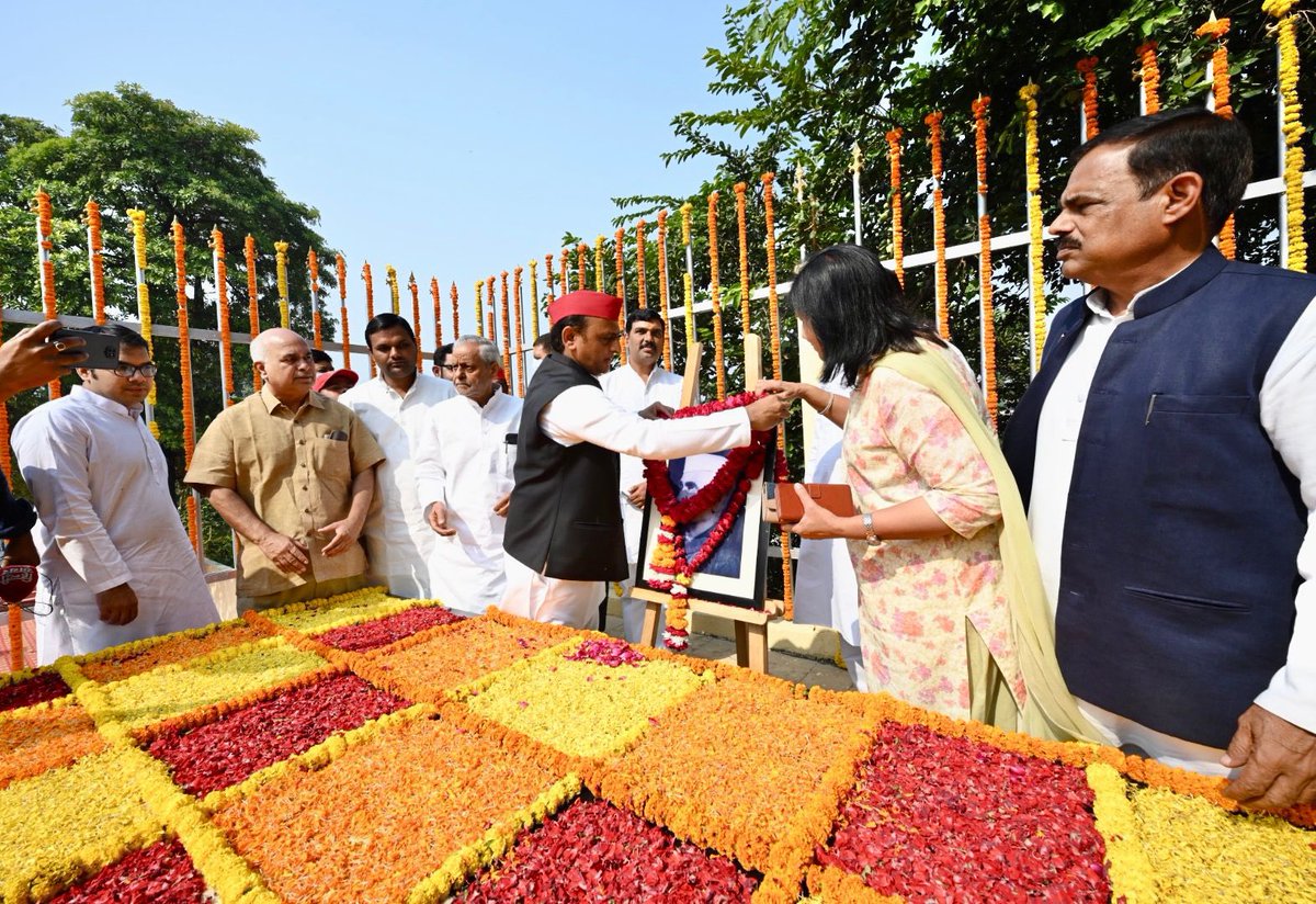 yadavakhilesh's tweet photo. महान समाजवादी विचारक व शिक्षाशास्त्री आचार्य नरेन्द्र देव जी की जयंती पर शत-शत नमन। https://t.co/7yImPJL1tO